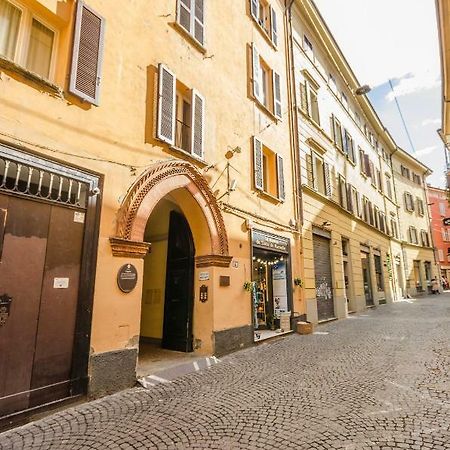 Lupari Apartment, Palazzo Storico Sotto Le Due Torri ボローニャ エクステリア 写真