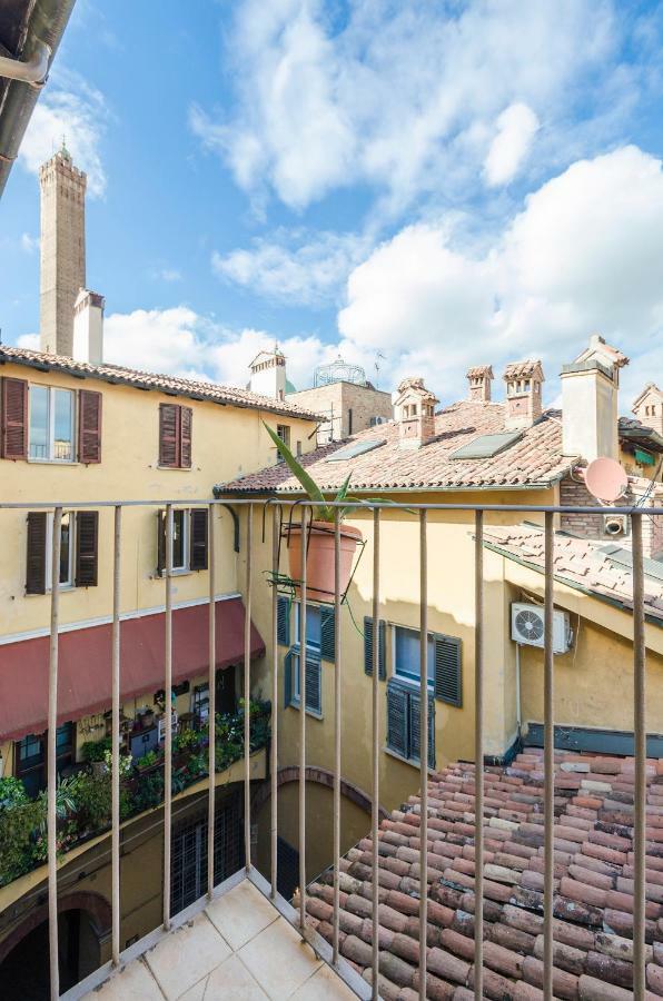 Lupari Apartment, Palazzo Storico Sotto Le Due Torri ボローニャ エクステリア 写真
