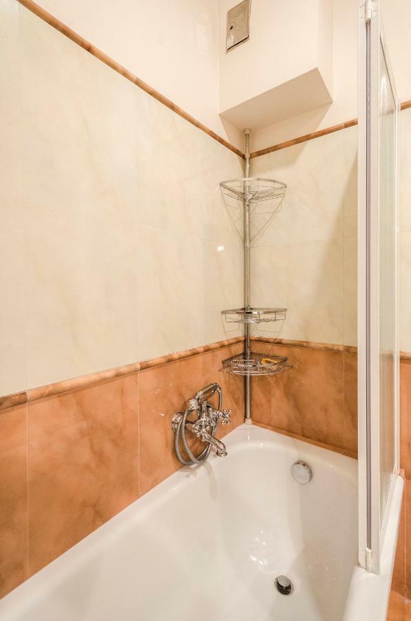 Lupari Apartment, Palazzo Storico Sotto Le Due Torri ボローニャ エクステリア 写真